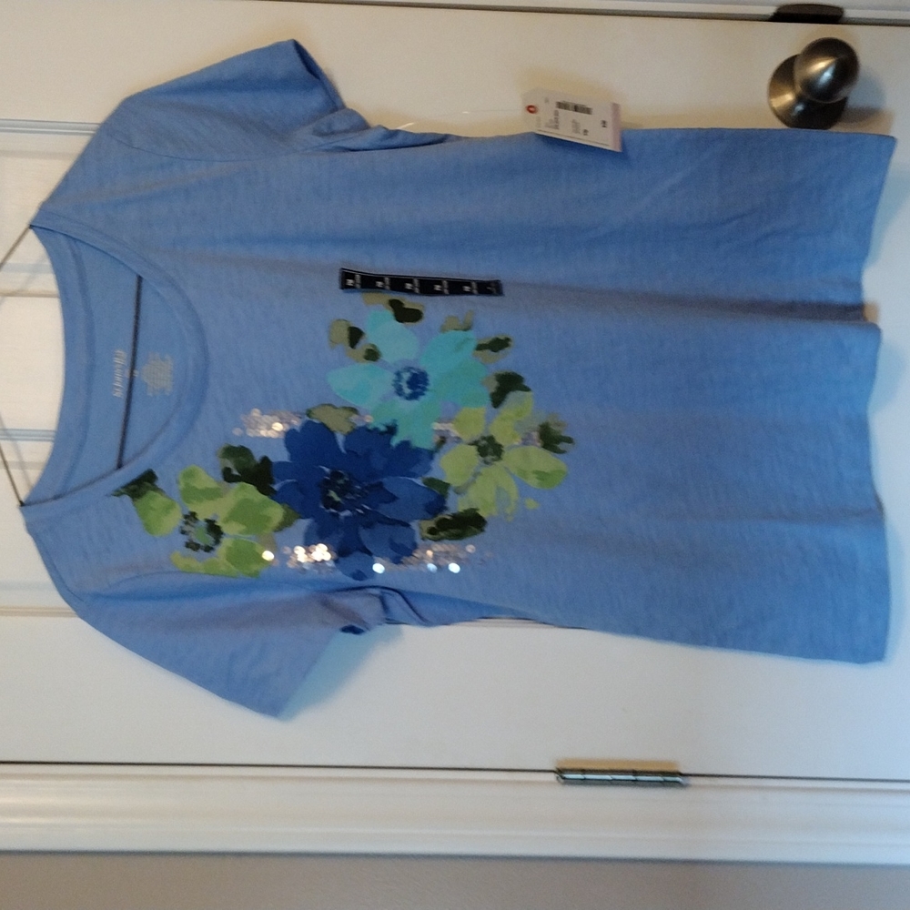 ST. John's Bay t-shirt.